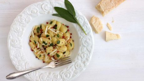 Abruzzo In…cucina. Una ricetta tradizionale di stagione: “Pasta , pecorino e fave”