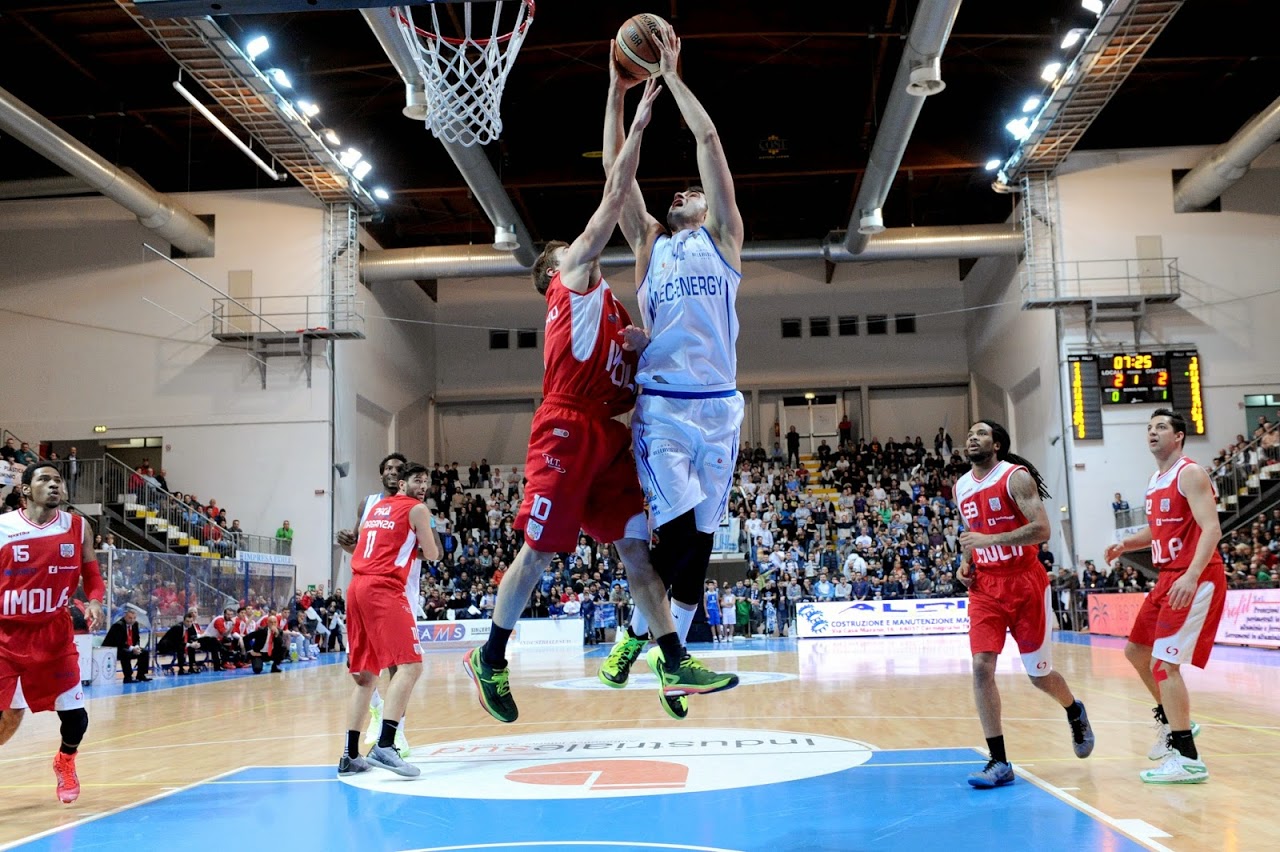 Roseto Basket Playoff Gara4: Gli Sharks battono (64-61) il Legnano e accedono ai quarti. Ora la Virtus Bologna