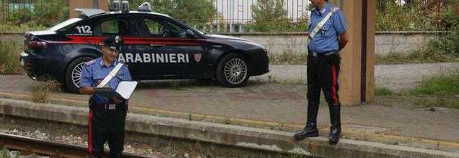 Moda pericolosa: selfie sui binari. I carabinieri bloccano un 15enne