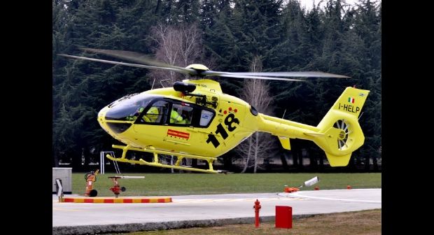 Auto travolge ciclista lungo la Riviera: soccorso dall’elicottero del 118 è grave