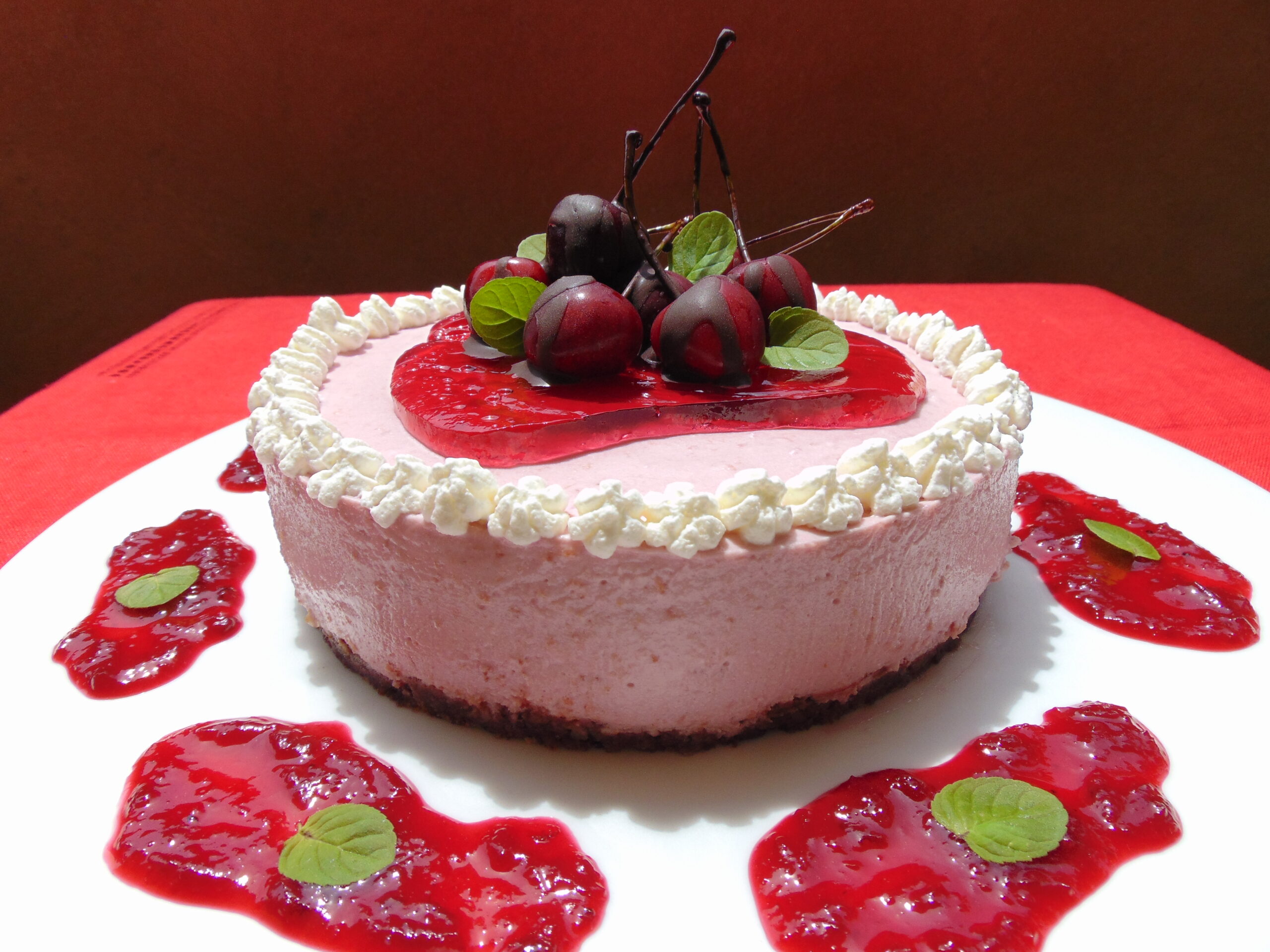 Abruzzo In…cucina. Dolce tradizionale di stagione della Prof. Antonella Petrella: “Piccola torta alle ciliegie”