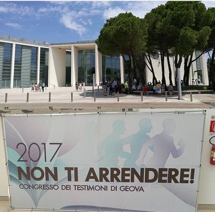 Testimoni di Geova di Ascoli a Val Vibrata. Tre giorni di studi al Palacongressi di Rimini