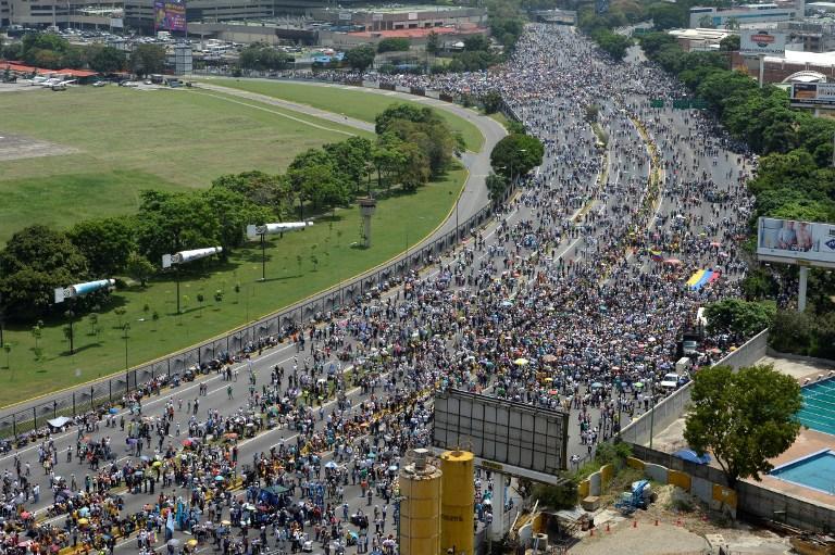 Raccolte firme (domenica 16 luglio) per il Venezuela libero: anche l’Abruzzo si mobilita. I punti di raccolta