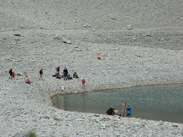 Comportamento gravissimo: fanno il bagno nudi nel “Lago di Pilato”. Proteste sul web/FOTO