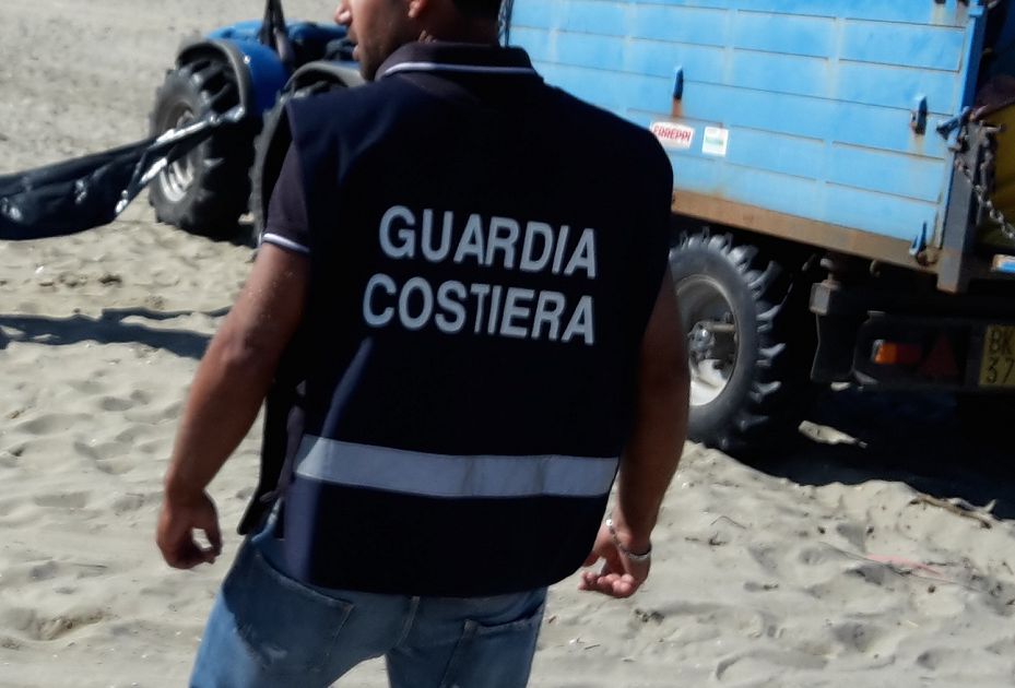 Militari Ufficio Marittimo scoprono chalet senza bagnino: multa salatissima e rischio chiusura
