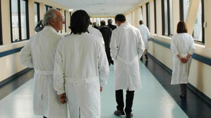 Salute. In Italia mancano oltre 63mila infermieri: la denuncia dagli ordini professionali