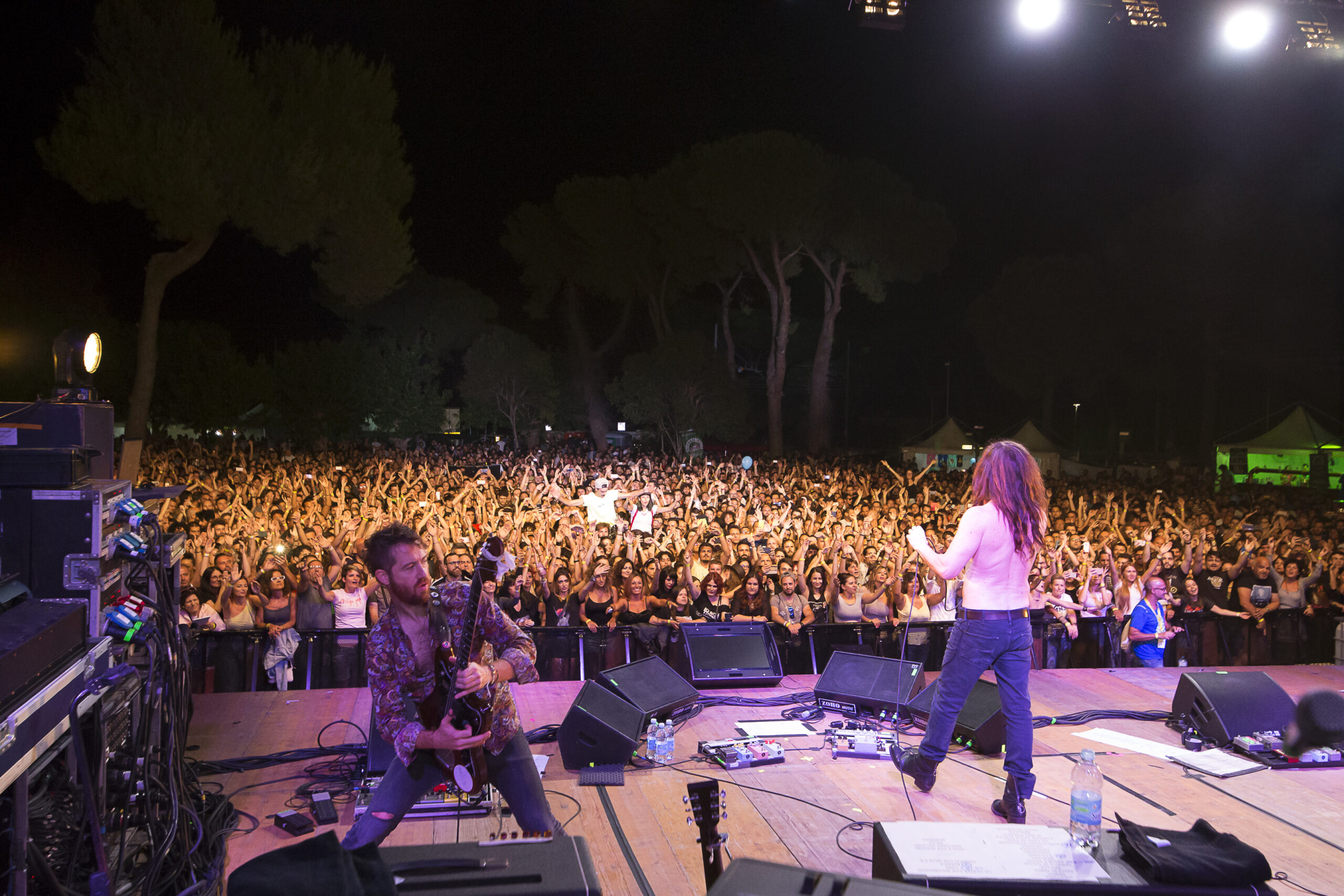 Migliaia di persone a Pineto per il concerto degli “Afterhours” di Manuel Agnelli/FOTO